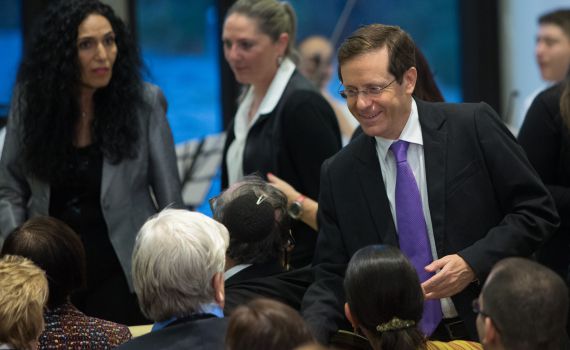 מכה להרצוג: ליברמן לא ישב בממשלה עם מרצ