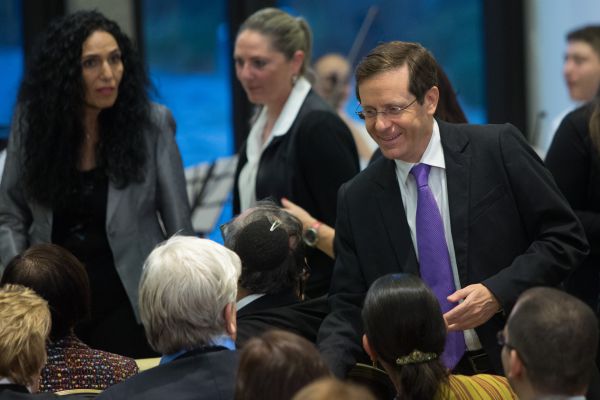 מכה להרצוג: ליברמן לא ישב בממשלה עם מרצ