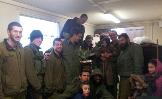 קור קיצוני: תושבי יצהר דאגו לאוכל חם לחיילים