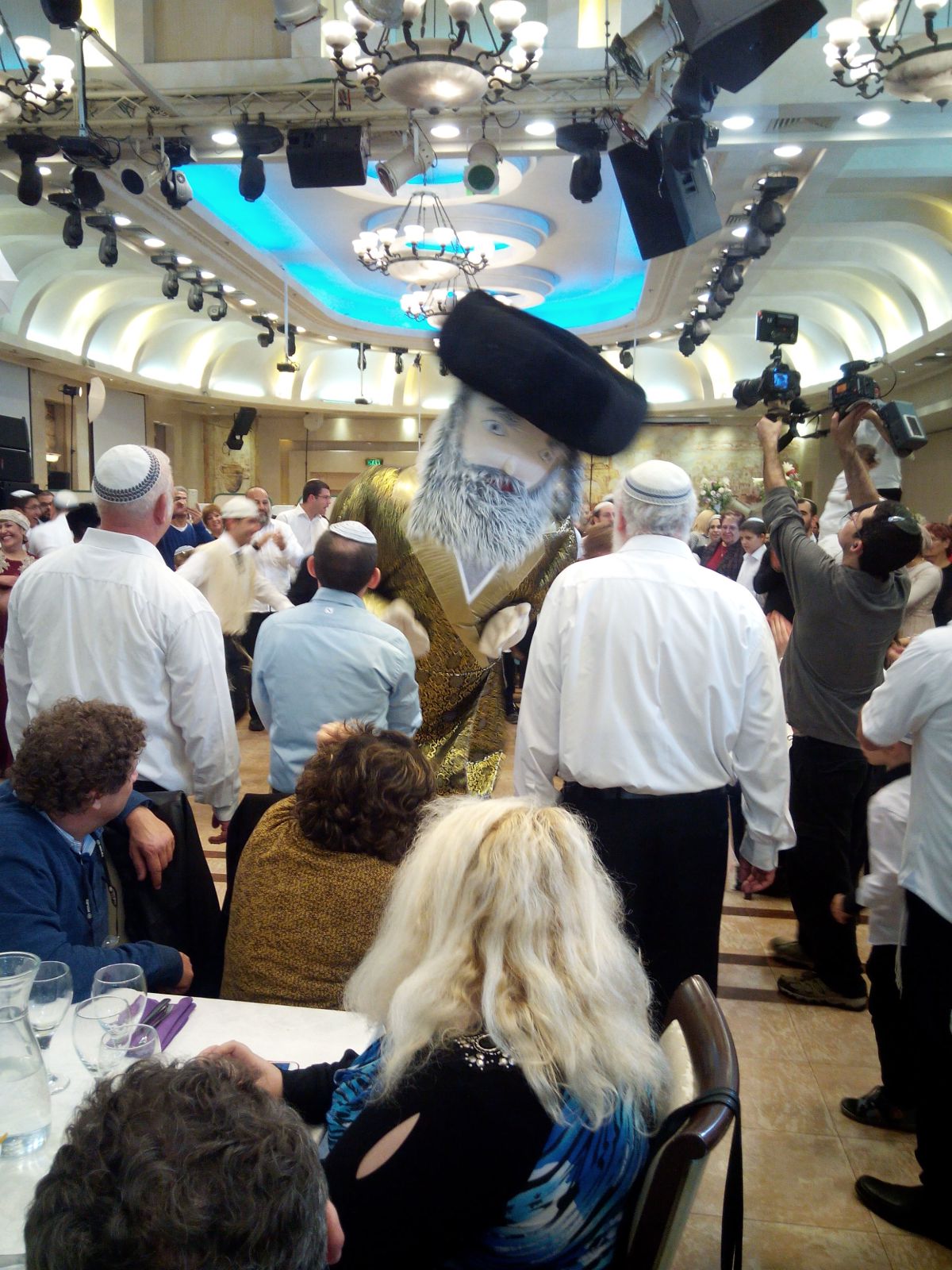 הבבא בובה: מצווה טאנץ כזה עוד לא ראיתם