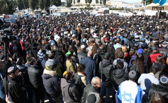 גלרייה: נרצחי הפיגוע בצרפת בדרכם האחרונה