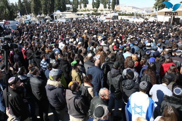 גלרייה: נרצחי הפיגוע בצרפת בדרכם האחרונה