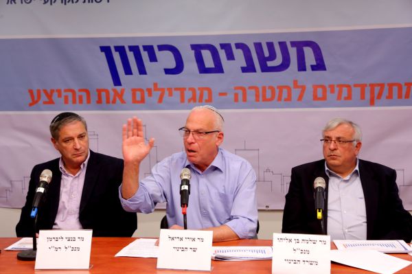 אורי אריאל שבר שיא: 50,500 דירות בשנת 2014