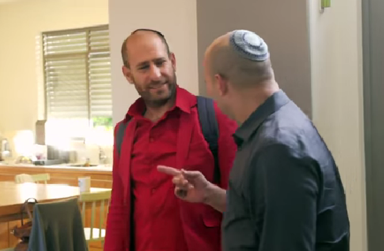 חנוך דאום מתנחל אצל נפתלי בנט. צפו