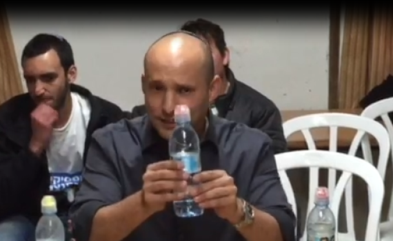 צפו. בנט מגיב לנתניהו עם "נאום הבקבוקים"