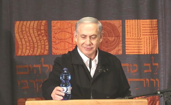 צפו: משל הבקבוקים של בנימין נתניהו