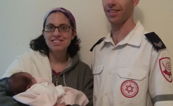 המתנדב יילד את אישתו בדרך לבית החולים