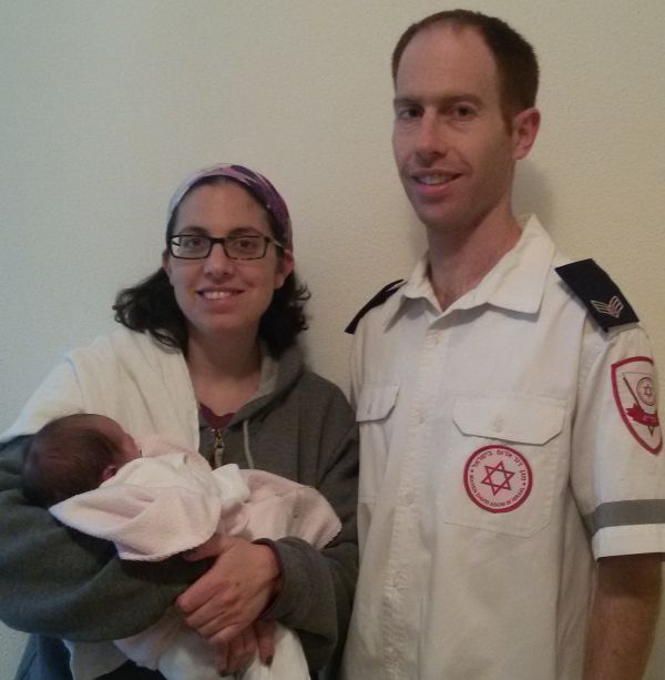 המתנדב יילד את אישתו בדרך לבית החולים