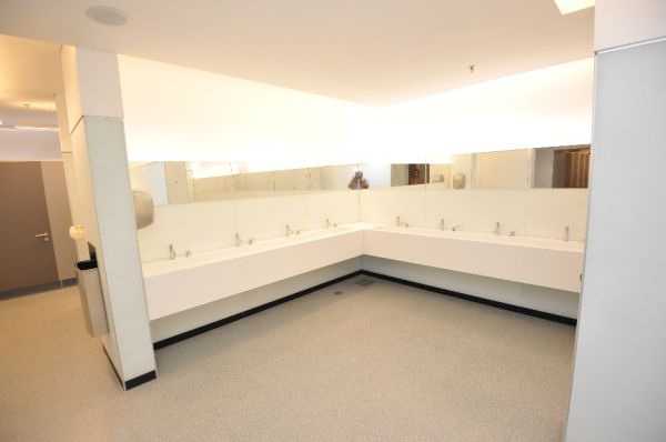 חדרי שירותים חדשים ברחבת הכותל המערבי