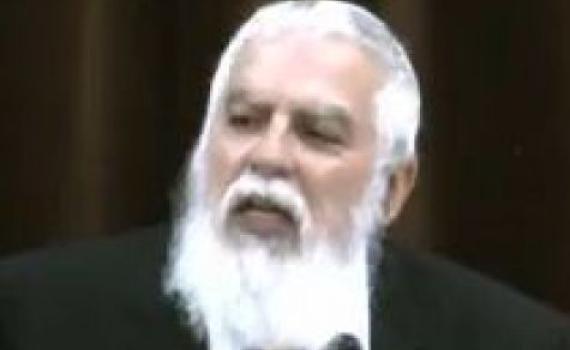 "אתה פעיל פוליטי של ש"ס ויהדות התורה"