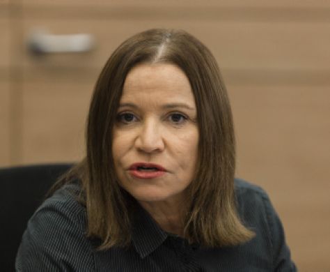 יחימוביץ' לנתניהו: "יש לך אולי קשרים עם מישהו בממשלה?"