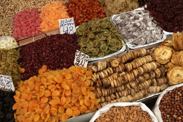 "להתחבר לארץ ישראל דרך הפירות"