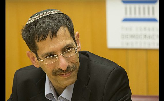 שידור ישיר: השר אורי אורבך מובא למנוחות