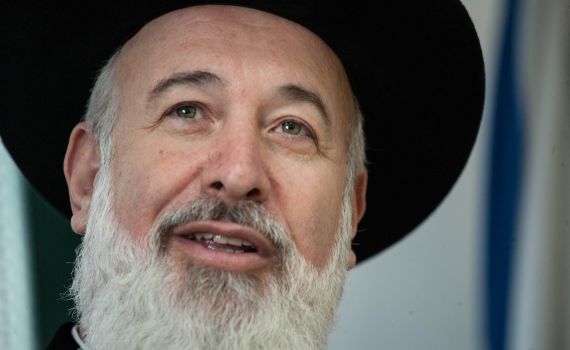 הרב מצגר זומן לשימוע לפני הגשת כתב אישום