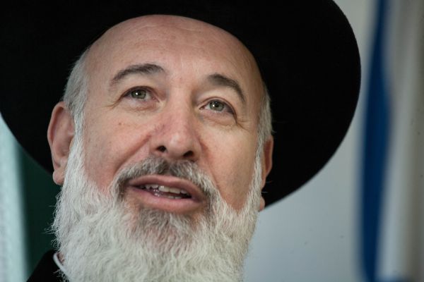 הרב מצגר זומן לשימוע לפני הגשת כתב אישום