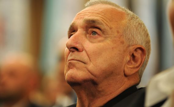 "בגילי המופלג אני מבין רמזים"