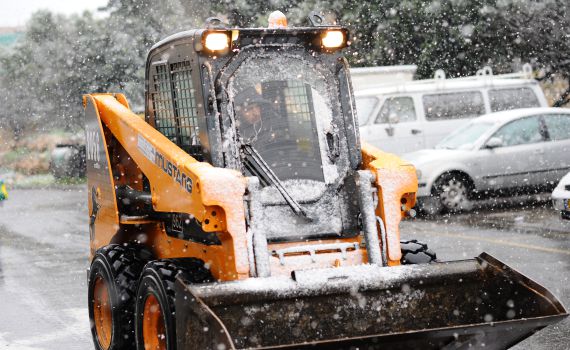 כוננות שלג: הכבישים לירושלים נסגרו. הלימודים בוטלו