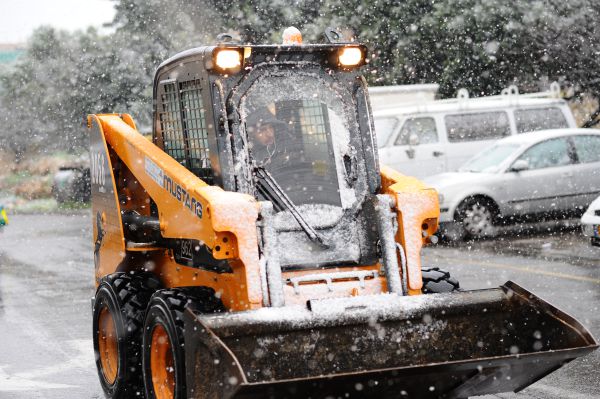 כוננות שלג: הכבישים לירושלים נסגרו. הלימודים בוטלו