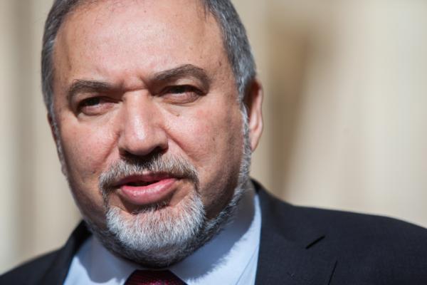 ליברמן: "לסמוך על סוטי המין בצמרת המשטרה?!"