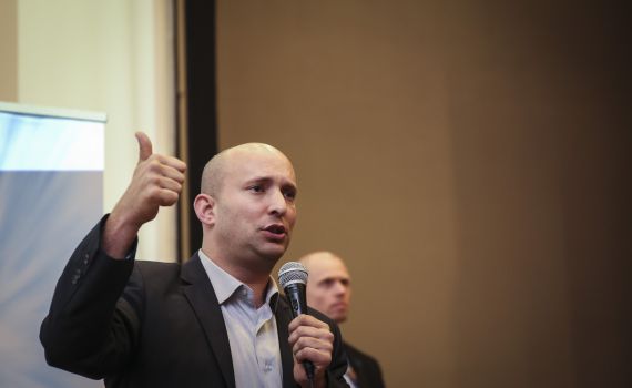 בנט: להניח לקמפיינים ולחזק את נתניהו בארה"ב