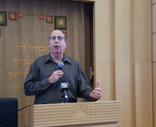 יעלון במתקפה על לפיד: פגע בגיוס החרדים, תקע את הדיור