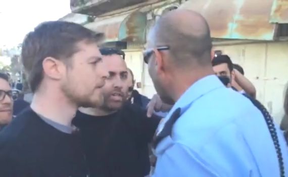 שמאלנים מתעמתים עם שוטרים בחברון. צפו