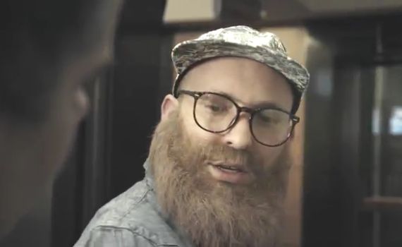 התגעגעתם? ההיפסטר חוזר לסרטון נוסף