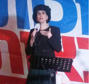 "לא בטוחה שהמזוזה רוצה שגרבוז ינשק אותה"