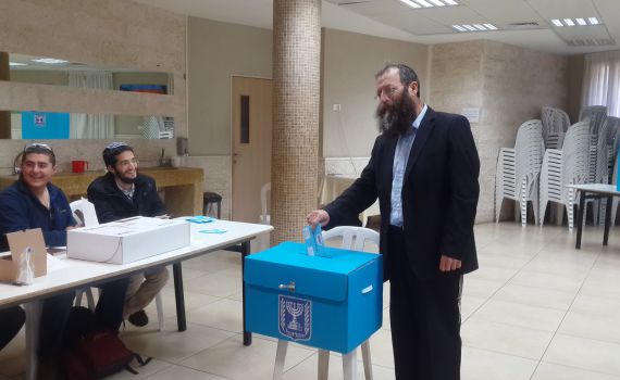 מרזל הצביע בחברון ונסע עם בנו ללשכת הגיוס