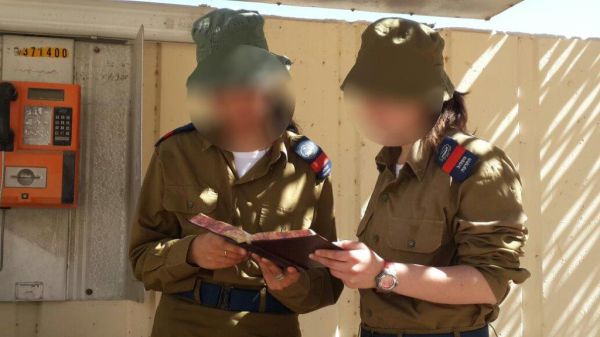 חגיגה כפולה: חיילות חגגו סיום קורס בסיום מסכת