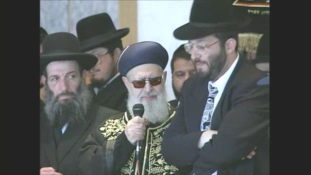 וידאו נדיר: הרב עובדיה במעמד "קבלת פני רבו"