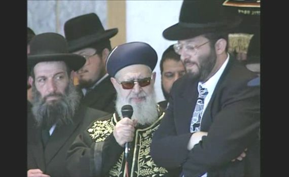 וידאו נדיר: הרב עובדיה במעמד "קבלת פני רבו"