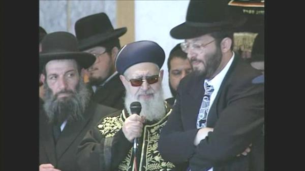 וידאו נדיר: הרב עובדיה במעמד "קבלת פני רבו"