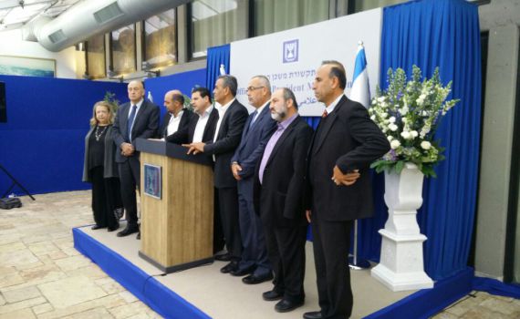 "נתניהו בלתי לגיטימי להיות ראש ממשלה"