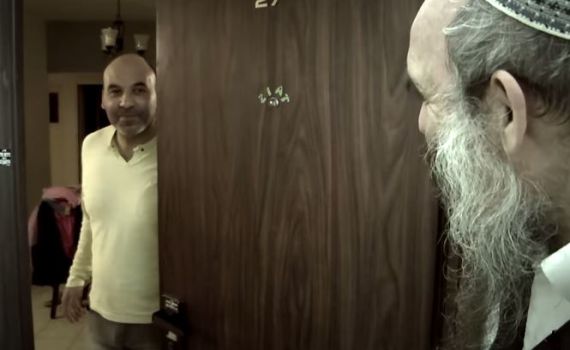 קרוב ללב: נותנים משלוחי מנות לשכנים חילונים