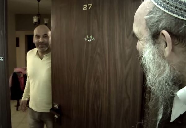 קרוב ללב: נותנים משלוחי מנות לשכנים חילונים