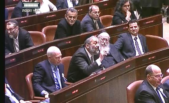 צפו: גם בכנסת דרעי לא מוותר על המכלוף