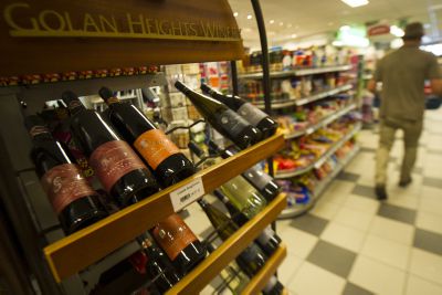 שו"ת: האם נשים מצוות בשתיית יין בפורים?