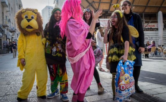 משעשע: כוכבי הזמר המזרחי במחרוזת פורים