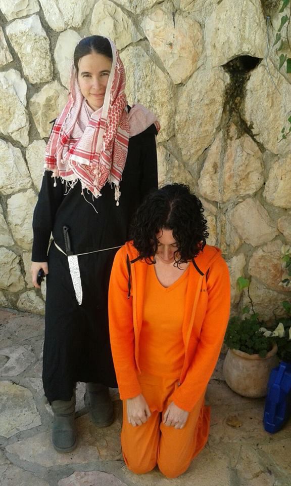 התחפושת של ענת רוט עוררה את זעם הגולשים