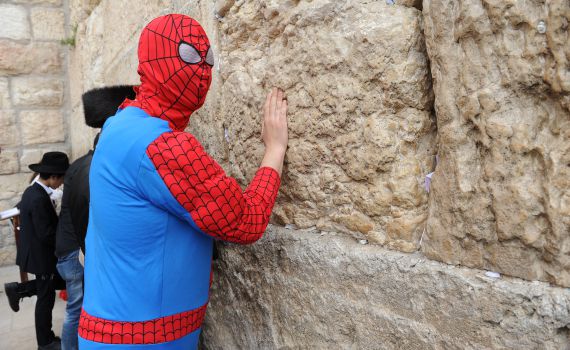 להיות מוכנים לחג: הלכות פורים לפי מנהגי כל העדות