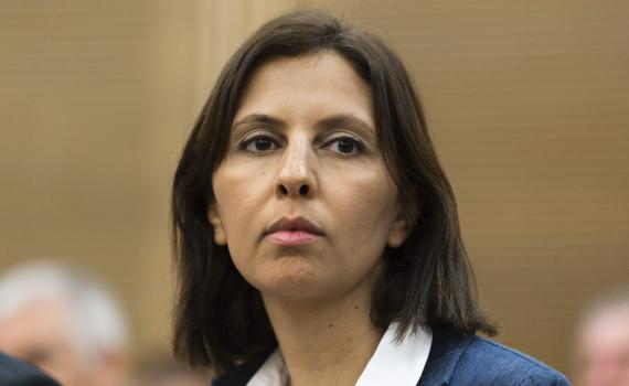 בנט פתטי, שלא יטפס על סולם ממנו יתקשה לרדת