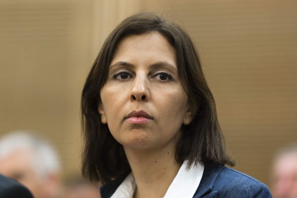 בנט פתטי, שלא יטפס על סולם ממנו יתקשה לרדת