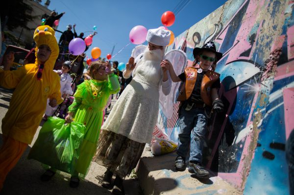 צפו: חגיגות פורים והעדליאדע בעיר חברון