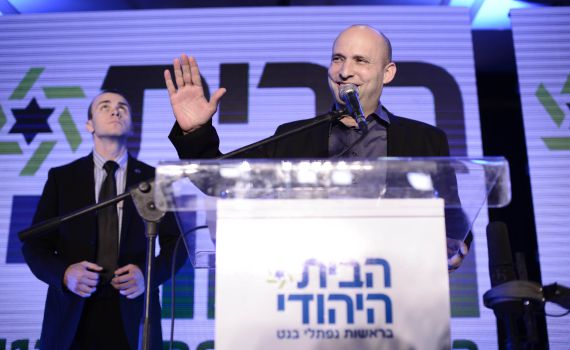 גורמים בבית היהודי קוראים לבנט להתפטר מהכנסת