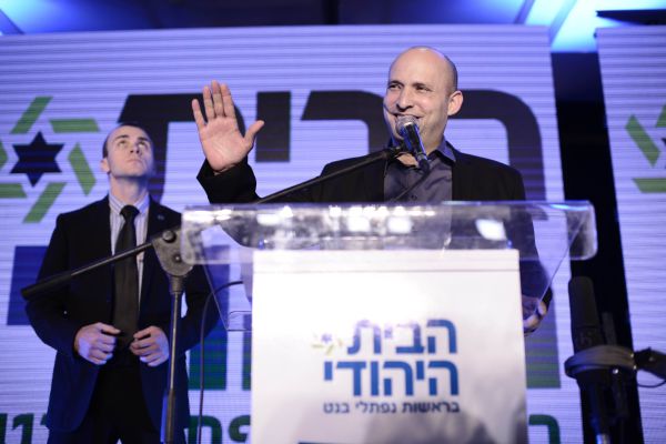 גורמים בבית היהודי קוראים לבנט להתפטר מהכנסת