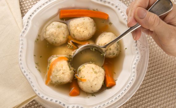 הרב אבינר: חג פסח בלי קניידלאך?!