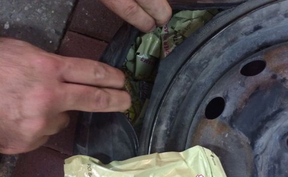 סוכלה הברחת טבק לנרגילות בגלגל החלופי