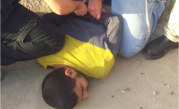 ערבי ניסה לחטוף נשק ממאבטח בצ. עלי ונעצר