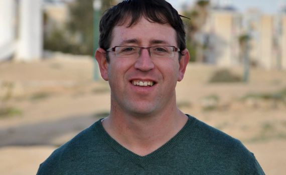 "פתאום לאלקין וחוטובלי נעלמו הכיפה והפאה"